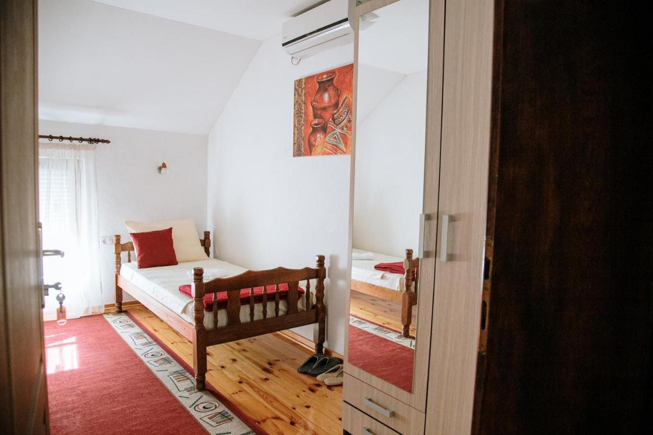 Apartment Ikar Mostar Bagian luar foto